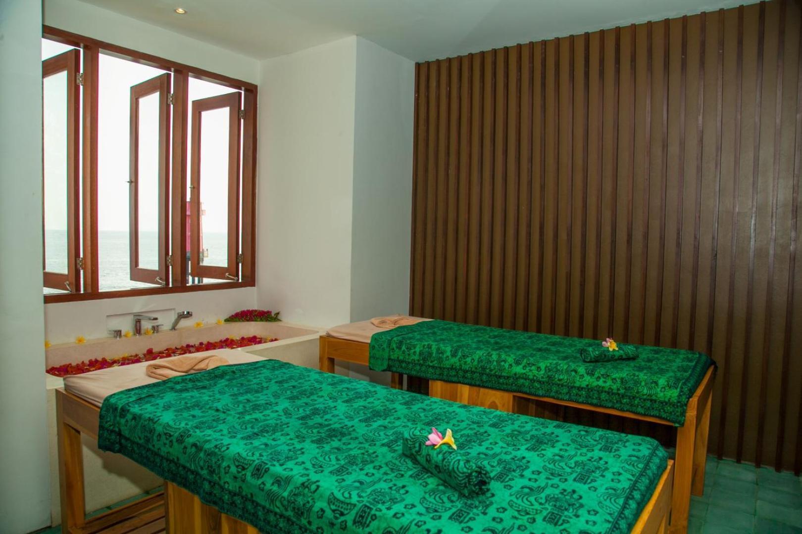 ราชาวิลลา ลมโบะก์ รีสอร์ต Hotel เซงกีกี ภายนอก รูปภาพ
