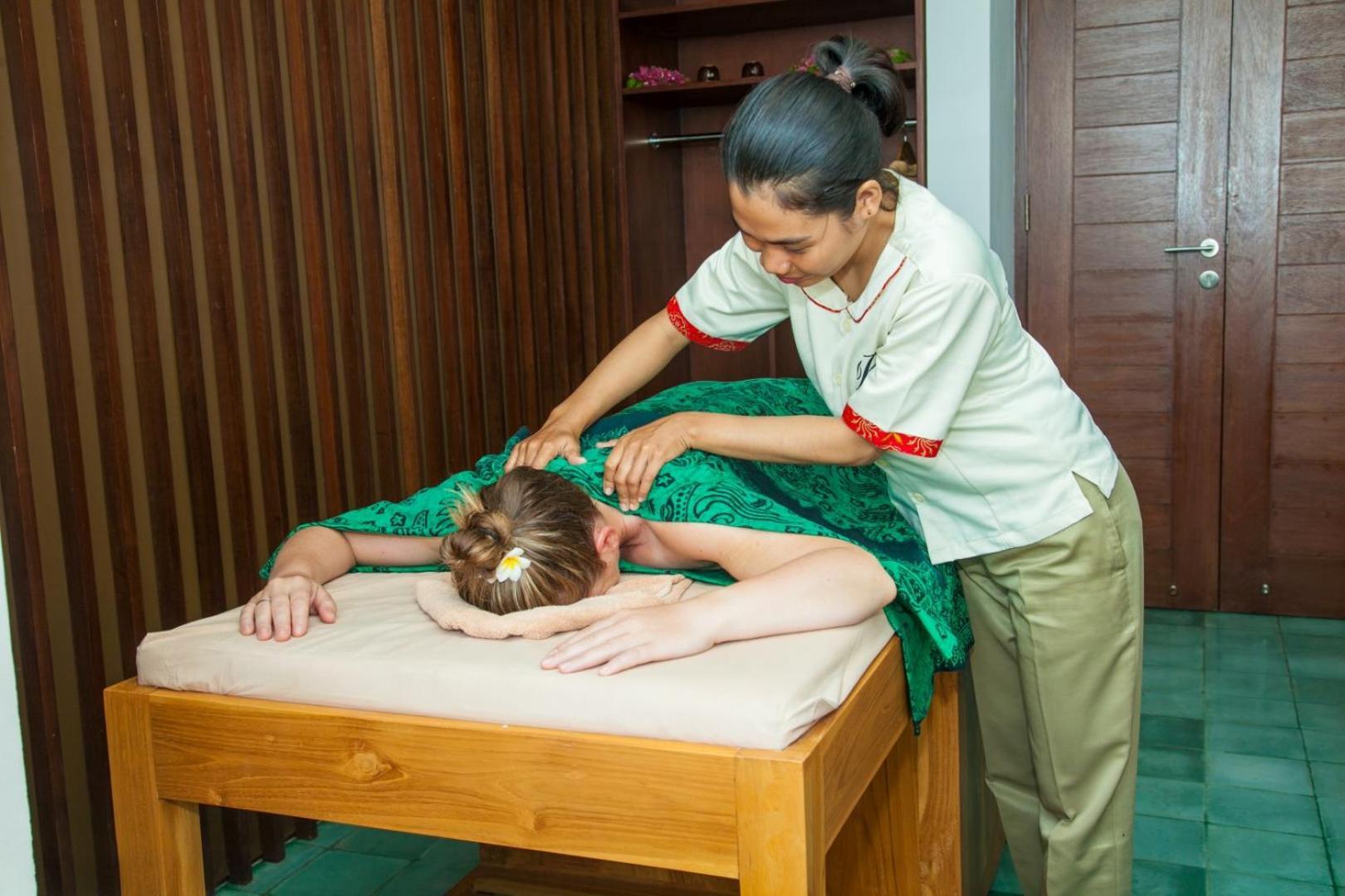 ราชาวิลลา ลมโบะก์ รีสอร์ต Hotel เซงกีกี ภายนอก รูปภาพ