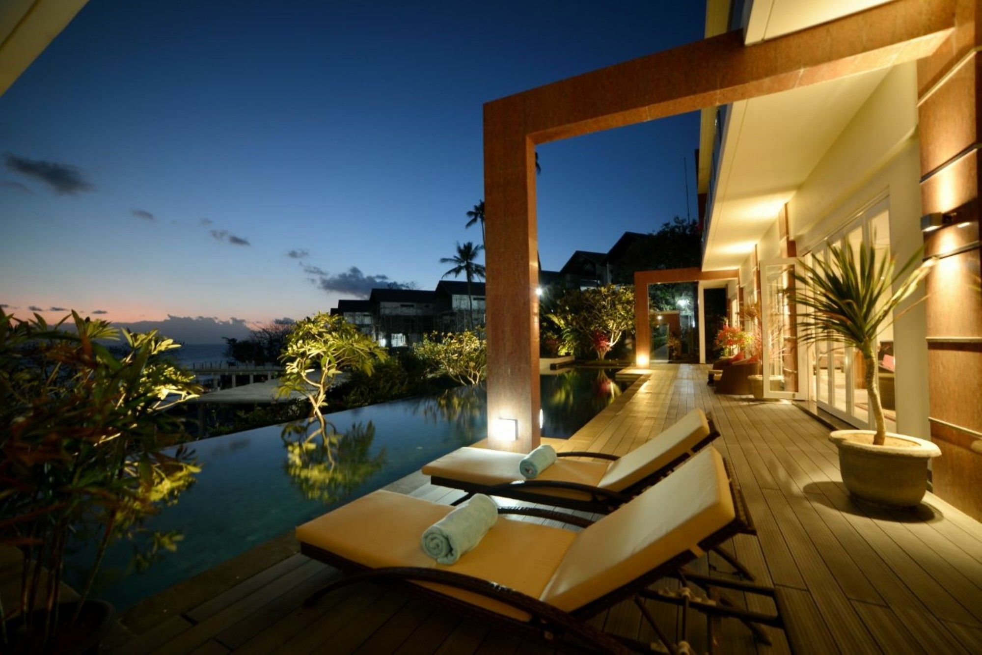 ราชาวิลลา ลมโบะก์ รีสอร์ต Hotel เซงกีกี ภายนอก รูปภาพ